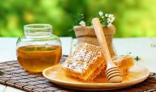 孩子|8个月孩子肠坏死,原因竟是吃错辅食,这3种食物尽量别给娃吃