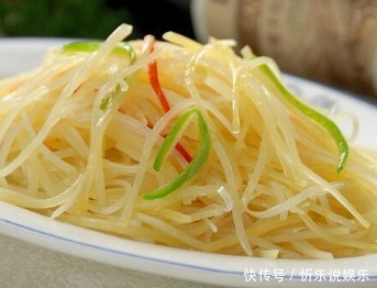 酸辣土豆丝，关键竟是一碗水，很多人都忽略了，难怪做出来不好吃