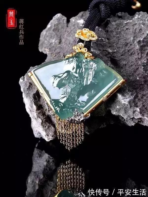边角料&朋友手中抢购的翡翠边角料,雕刻出的成品山水如画尽显诗意