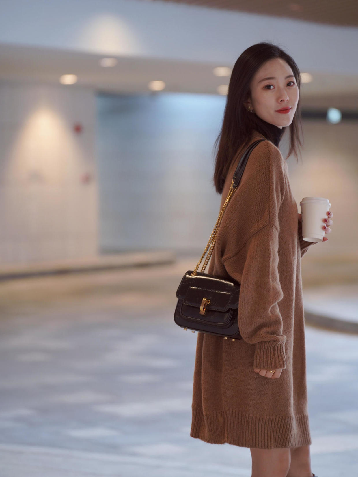 造型 今年也流行针织连衣裙,这几位时髦精都在穿,提升气质又温暖优雅