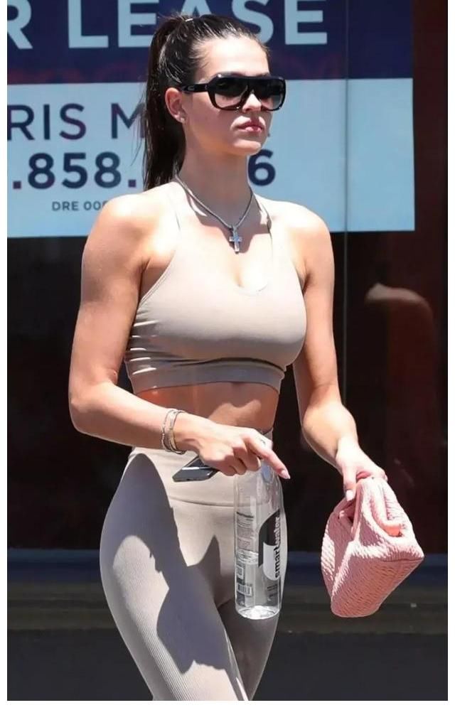 样貌|美女明星健身忙，一副墨镜增添了几分神秘感……