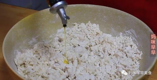 韭菜|这才是韭菜馅饼的正确做法,皮薄如纸,鲜香浓郁,一次8个不够吃