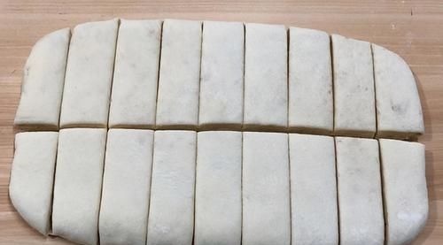 用面粉和白芝麻做脆饼，酥香掉渣，层层薄如纸，做1次吃3天省事