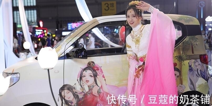 背景墙|BW漫展最神“Coser”,站在原地一动不动,路人排长队等合影