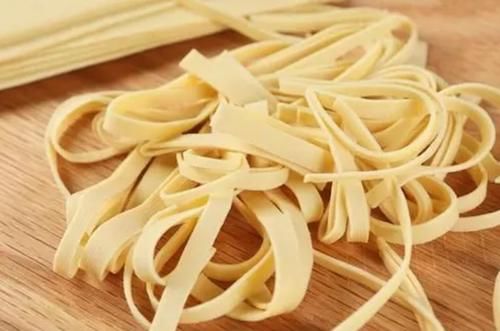 饮食习惯|慢性胃炎不能吃鸡蛋？提醒：这4种食物尽量少吃，一起了解下