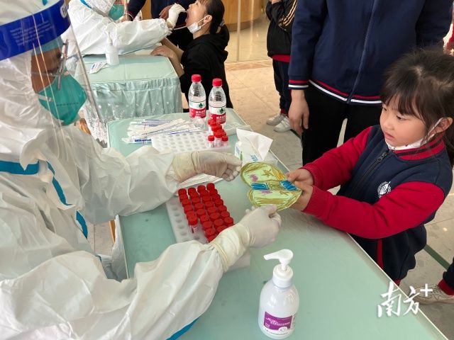 核酸|东华医院核酸采样队再出发,为疫情防控贡献专业“加速度”