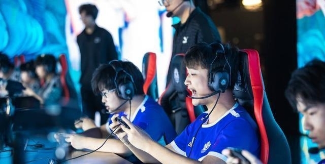 出征|王者荣耀：又输了！eStar被LGD零封！主力出征也不行，究竟怎么了