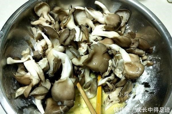 炸蘑菇,不要挂糊直接下锅,多加这一步,色泽金黄,口感香酥脆