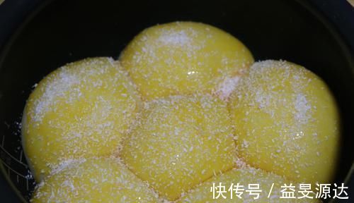 面粉别蒸馒头了,简单一做,比面包松软还好吃,做法一看就会