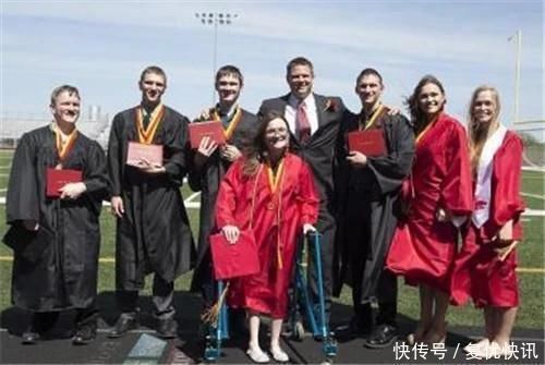 米凯拉|全球首例七胞胎,每天喝42瓶奶粉,换52块尿布,23年后都过得怎样