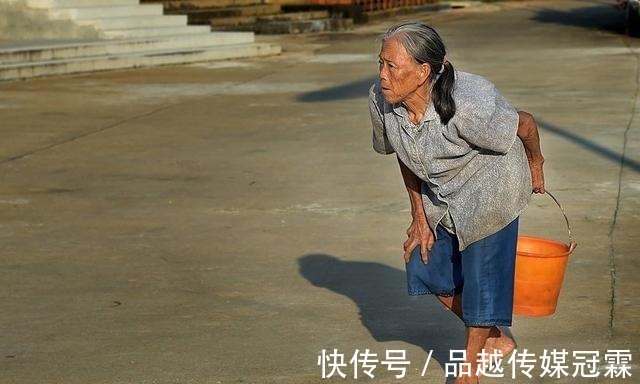 俗语&“龟背蛇腰不可交,瞟眼看人不用刀”有何意义?专家:听了不吃亏