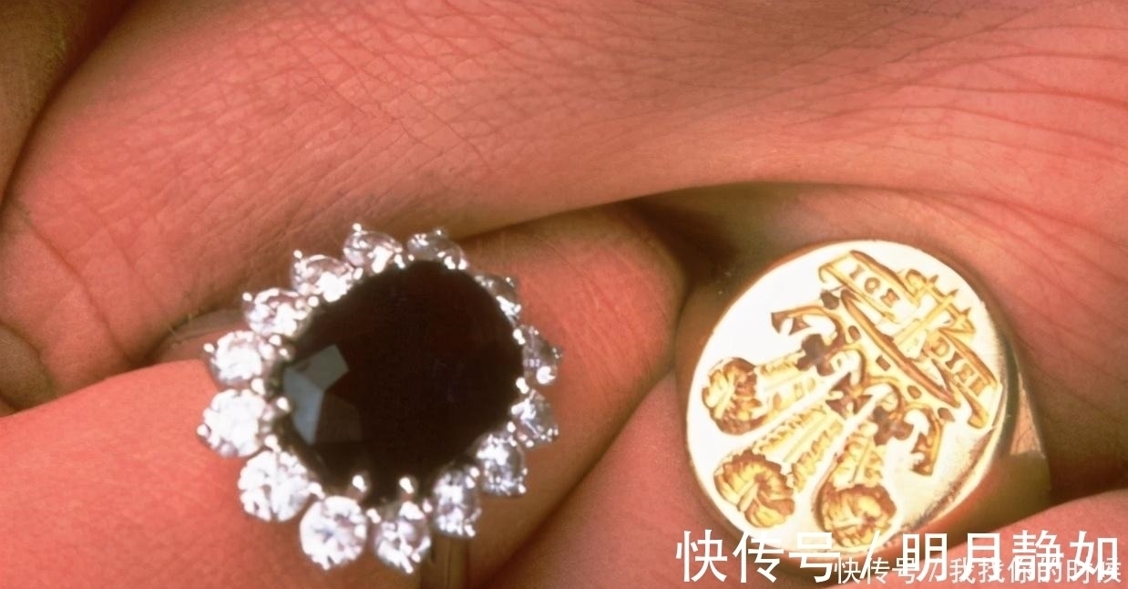 查尔斯#查尔斯胖手上的3枚戒指:1枚代表身份,另外2枚婚戒藏了啥故事