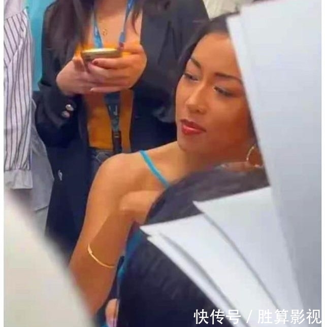 普通人|靠《好声音》一夜爆红,却因“卖惨”惹争议,她究竟冤不冤?