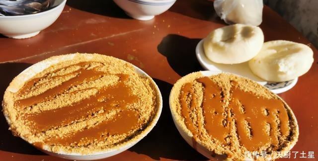 天津的老味特色小吃，传承了三代，不少人排队半小时就为吃这一口