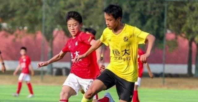 广州队|凌晨0点!中超传来喜讯:广州队高层做出难得决定,球迷齐声点赞