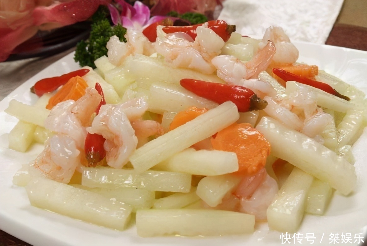 每天可以坚持吃三种美食,营养丰富,滋润肌肤,越吃越年轻!