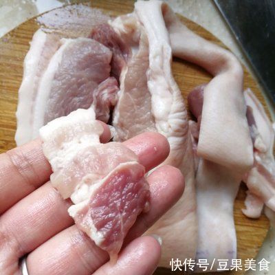 好吃到模糊的放凉了还卡卡脆的小酥肉，怎么都吃不够