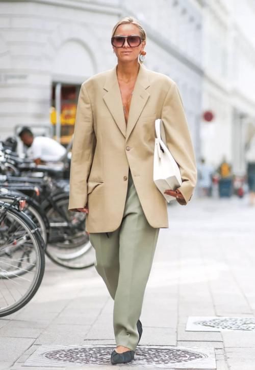 最近火了一种颜色，叫“奶枣色”，显白提气色，很适合黑黄皮