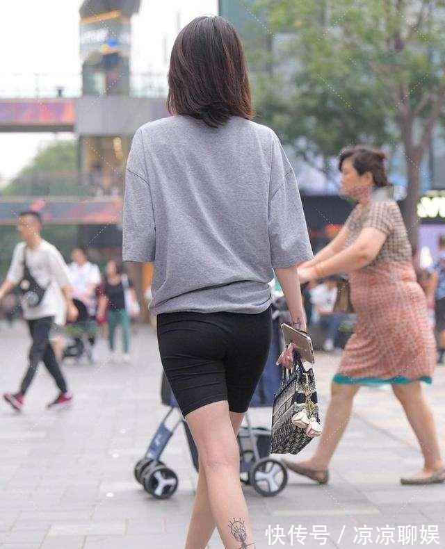 时尚|美女一袭时尚的打底裤,简单却很个性,简单有型