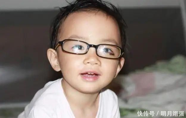 电子产品|5岁男童近视1000度，家长还跳着说没给玩手机，医生怒斥太无知