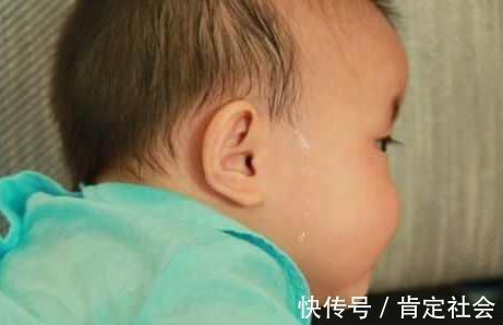 父母|这个动作宝宝会做的越早,说明他越聪明,将来性格也好