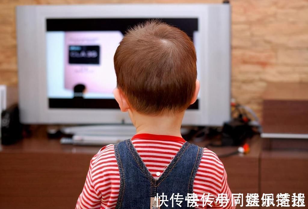 文爱|3岁前看电视的孩子,7岁时大脑变化明显,你娃几岁开始看电视的