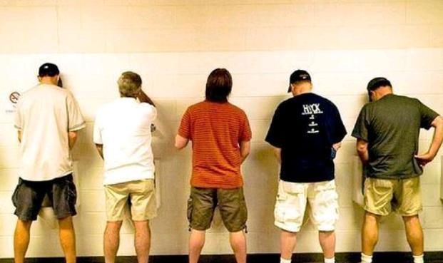 排尿量|男人小便，一天内若能接近“这个数”，可能“尿毒症”离你比较远