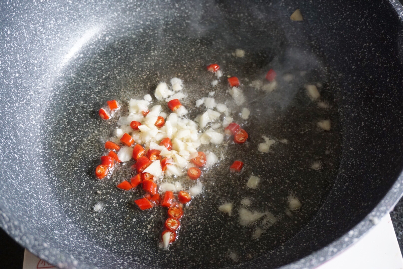 家常红烧豆腐这样做,嫩滑入味,几分钟完成