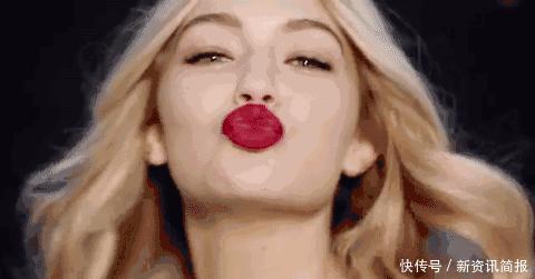  有种|最近有种穿法很火！叫“去繁从简”，西装+运动鞋舒适又时髦