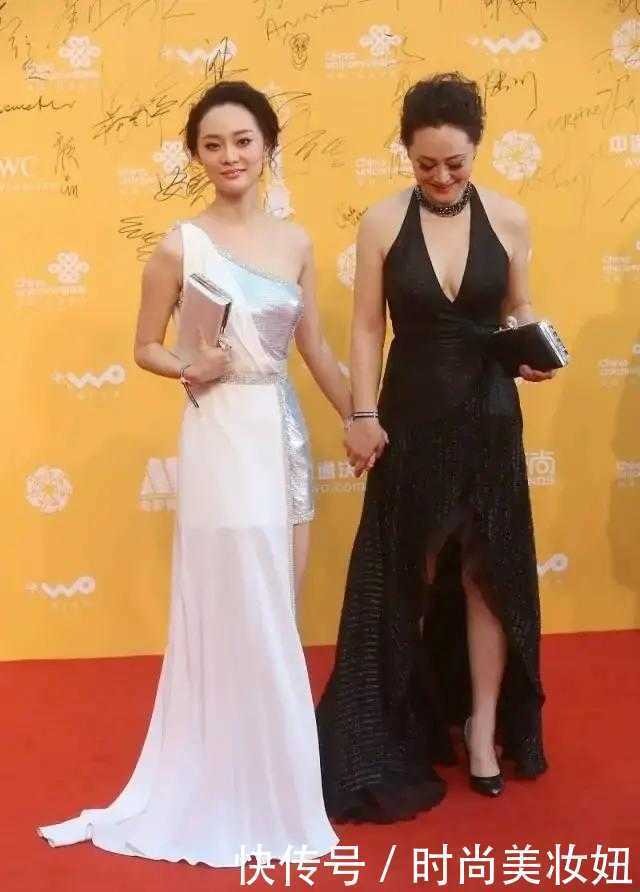 连体裤|大宋佳携女儿走红毯,穿深V挂脖连衣裙曲线优美,一点不输女儿