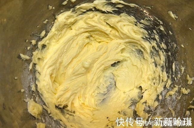 家有烤箱，试试这蛋糕做法，松软香甜，比例特好记，新手一学就会