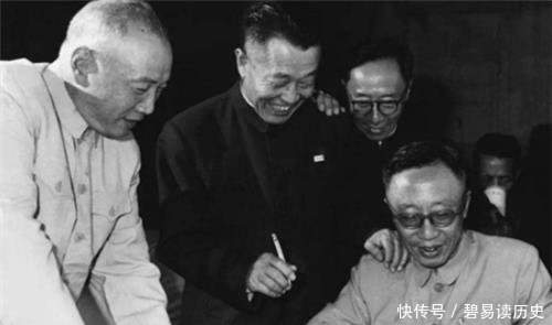 领导|溥仪特赦后，领导问他想干什么工作，他提出2个职业为何都被拒？