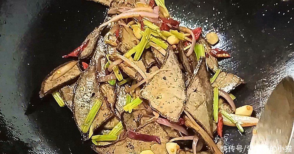 猪肝别只会炒着吃,小猫教教你这么做,外酥里嫩,下酒下饭都不错