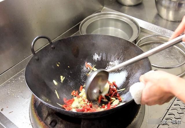 麻辣|厨师长分享香辣猪心正确做法，脆嫩滑口无腥味，麻辣鲜香又下饭