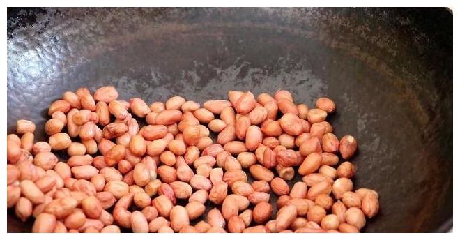 现在才知道，原来炒花生米不能先放油，多做这1步，又酥又脆