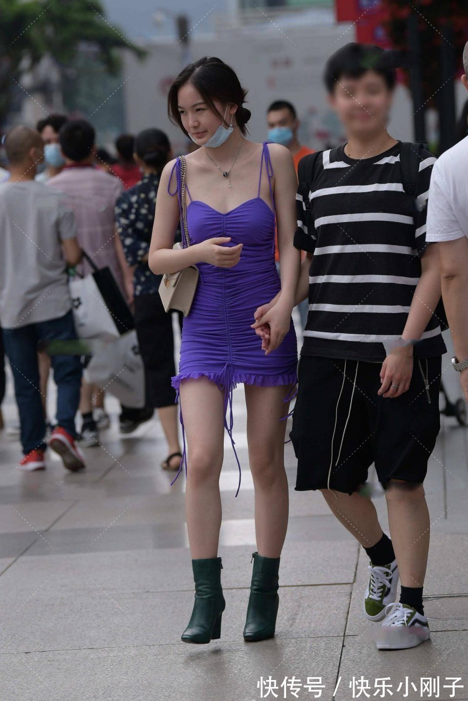 穿搭|高挑又微胖的小姐姐,走到哪里都很漂亮,因为她的穿搭很时尚