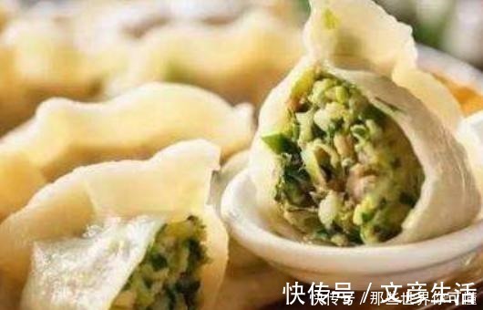 饺子|调韭菜饺子馅,最怕放多了盐,加点“它”,饺子香嫩少出水!