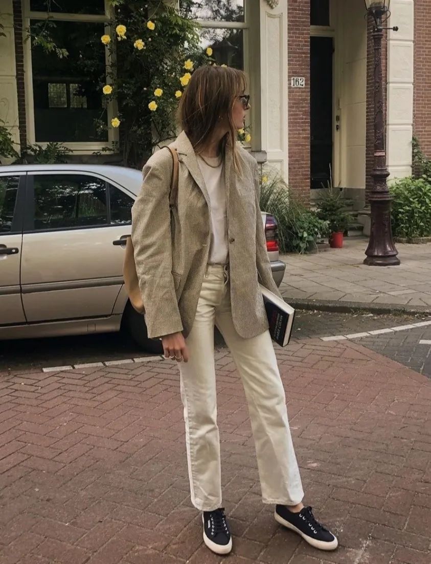 丰满|胸大腰粗上身丰满,怎么穿最显瘦?