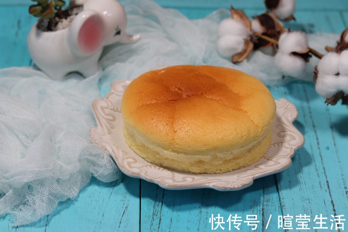戚风蛋糕|自制酸奶蛋糕，松软香甜，比戚风蛋糕还要好吃，做法很简单