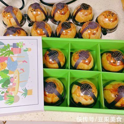 猪油|一上桌就被哄抢，这道手工蛋黄酥的诱惑我跪服