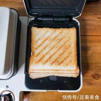 唇齿|简简单单、百吃不腻的火腿肠三明治一口下肚，唇齿留香