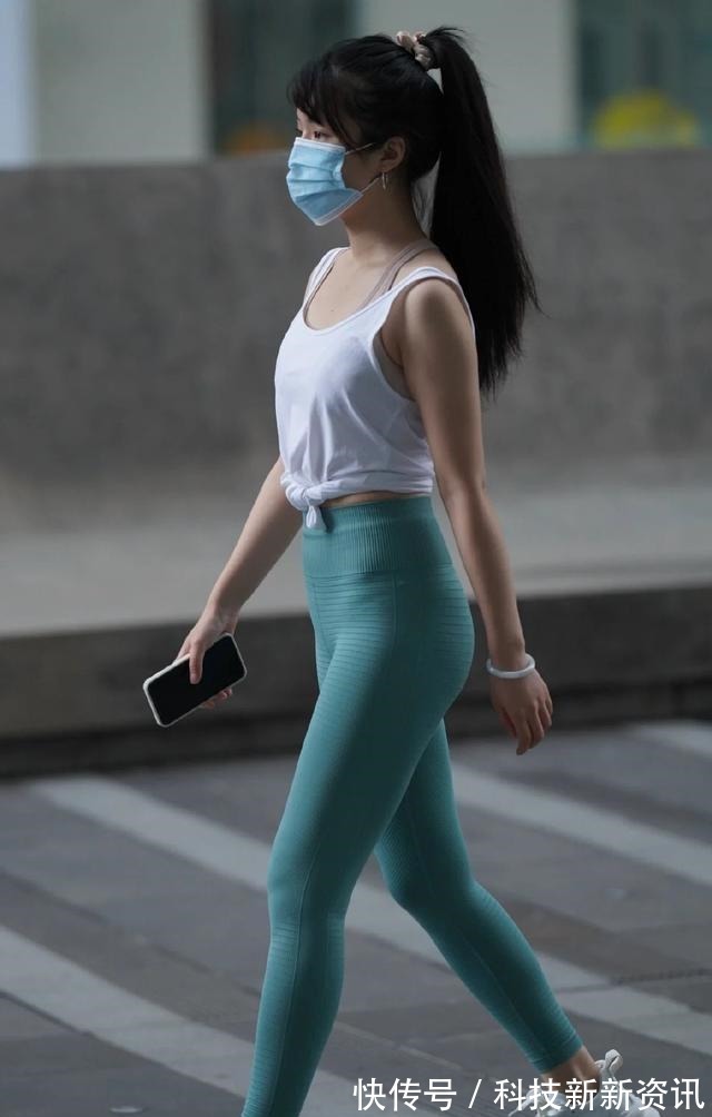 搭配 时尚又耀眼的鲨鱼裤更具时尚女人味,尽显美女端庄气质,就算再热!