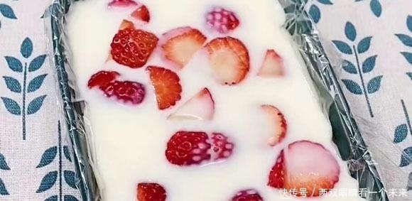 气温回暖了,这款甜品我家最近常吃,无需烤箱,熬一熬放凉就能吃