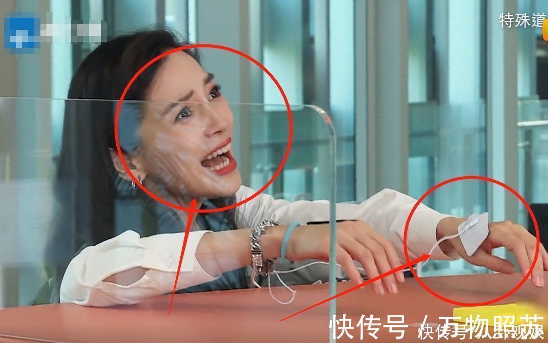 跑男嘉宾戴按摩贴搭积木,邓紫棋被电出口水,白鹿的做法太机智了