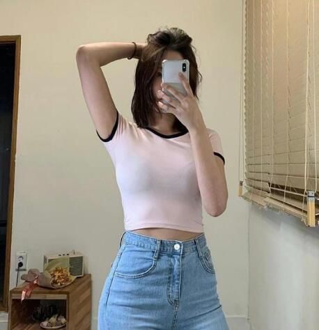 简约|牛仔裤穿搭十分优雅,衬显女性的魅力,展现出时尚又简约的风格