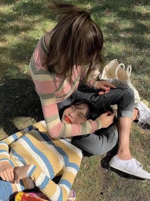 毛衣怎么穿才不显“平庸”？教你四个搭配公式，既时髦又实用