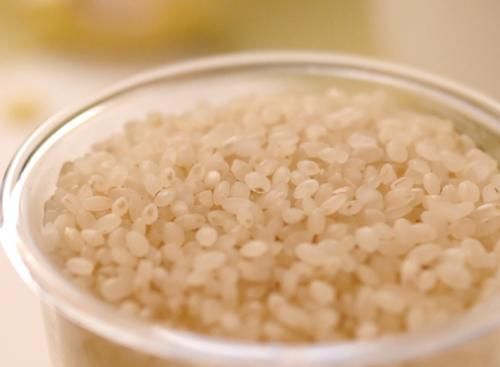 买大米,胚芽米和糙米哪种好吃?老农民教你2招,炒饭煮粥味道正