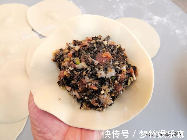 猪肉馅|梅干菜猪肉馅的大包子,刚出锅我能吃掉仨,用这面粉做次次都成功