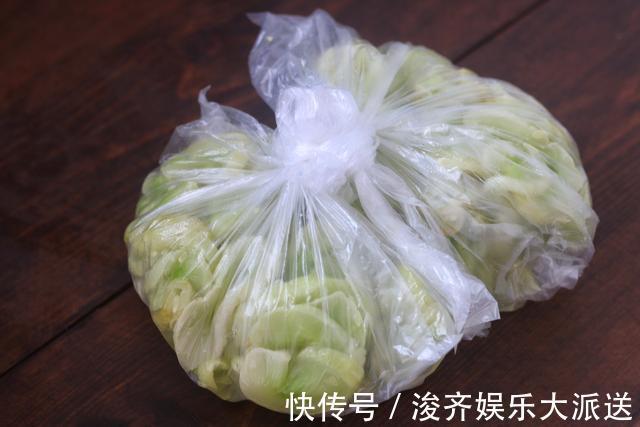储存|夏天把黄瓜冷冻起来，留到冬天炒肉吃，特别香，我每年都做