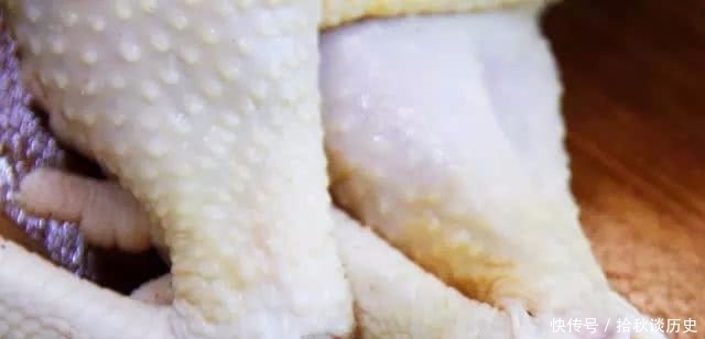 蒸鸡|荷叶蒸鸡,鸡肉软糯入味,荷香扑鼻,直接用手撕着吃真的大快朵颐